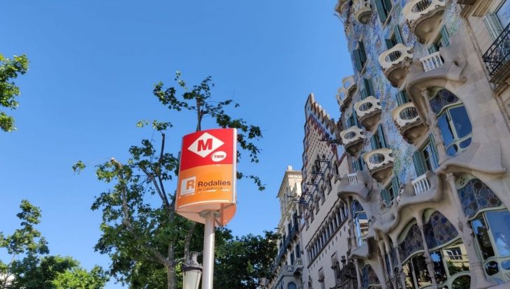 metro Passeig de Gràcia devant la casa Batlló