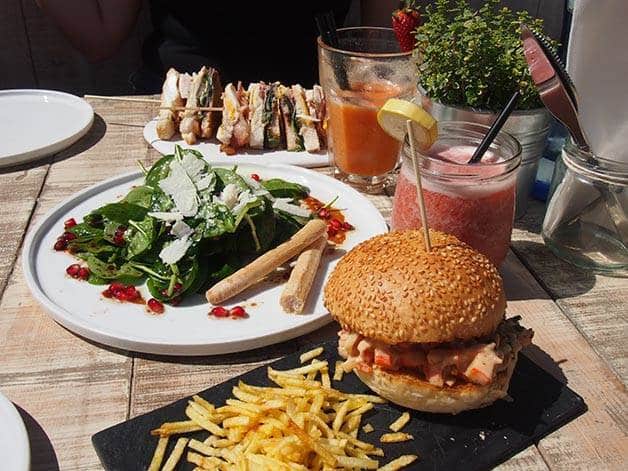 surf house barcelona hamburger