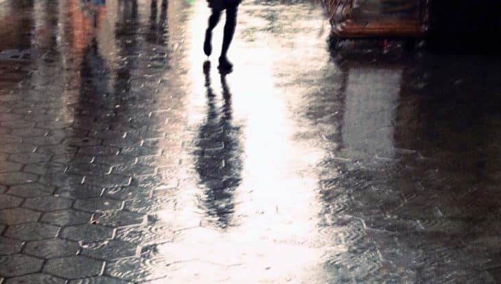 pluie à Barcelone: trouttoirs mouillés