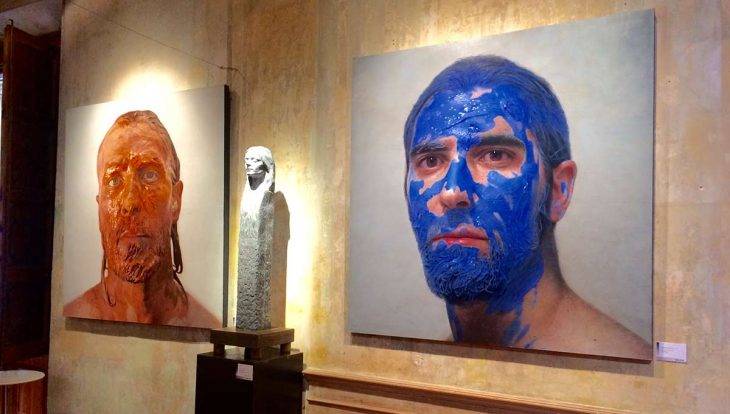 MEAM Barcelone peinture homme au visage bleu
