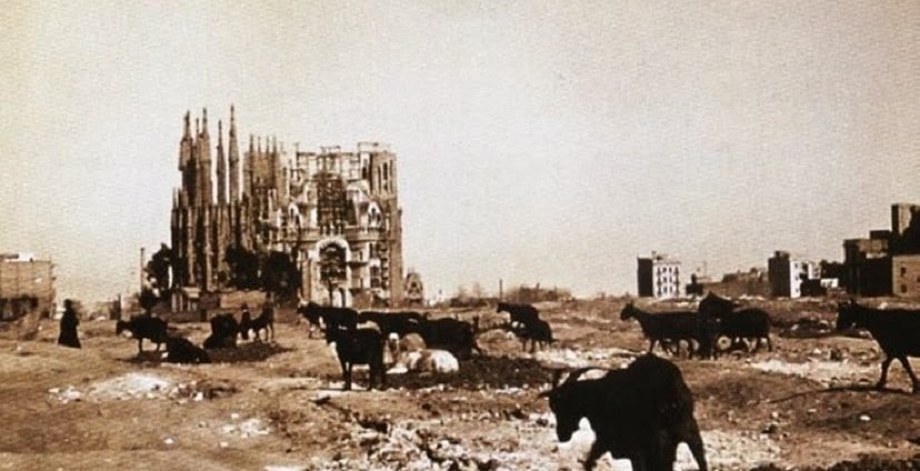 histoire de la sagrada Familia vue de l'extérieur vers 1910