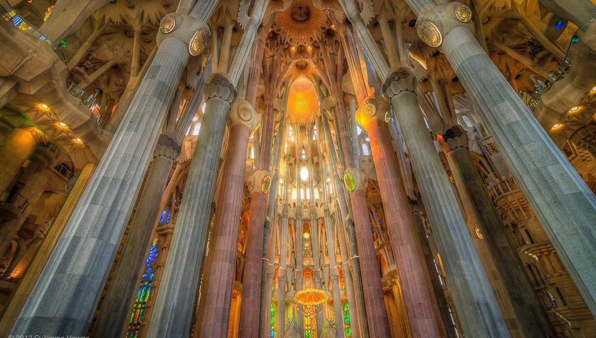 Barcelone_ intérieur de la Sagrada Familia