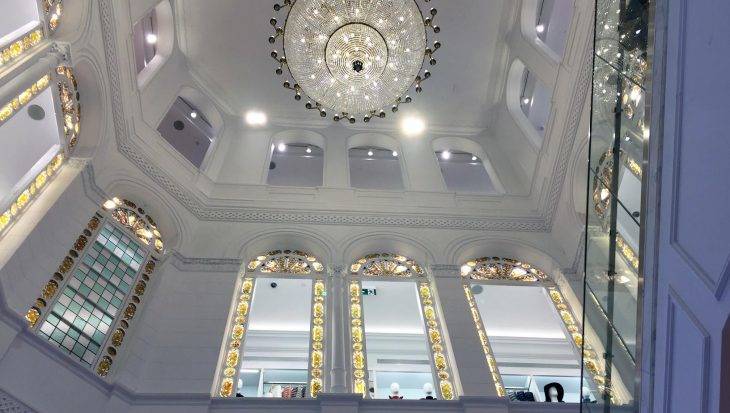 Uniqlo Barcelone, Cage d'escalier art nouveau