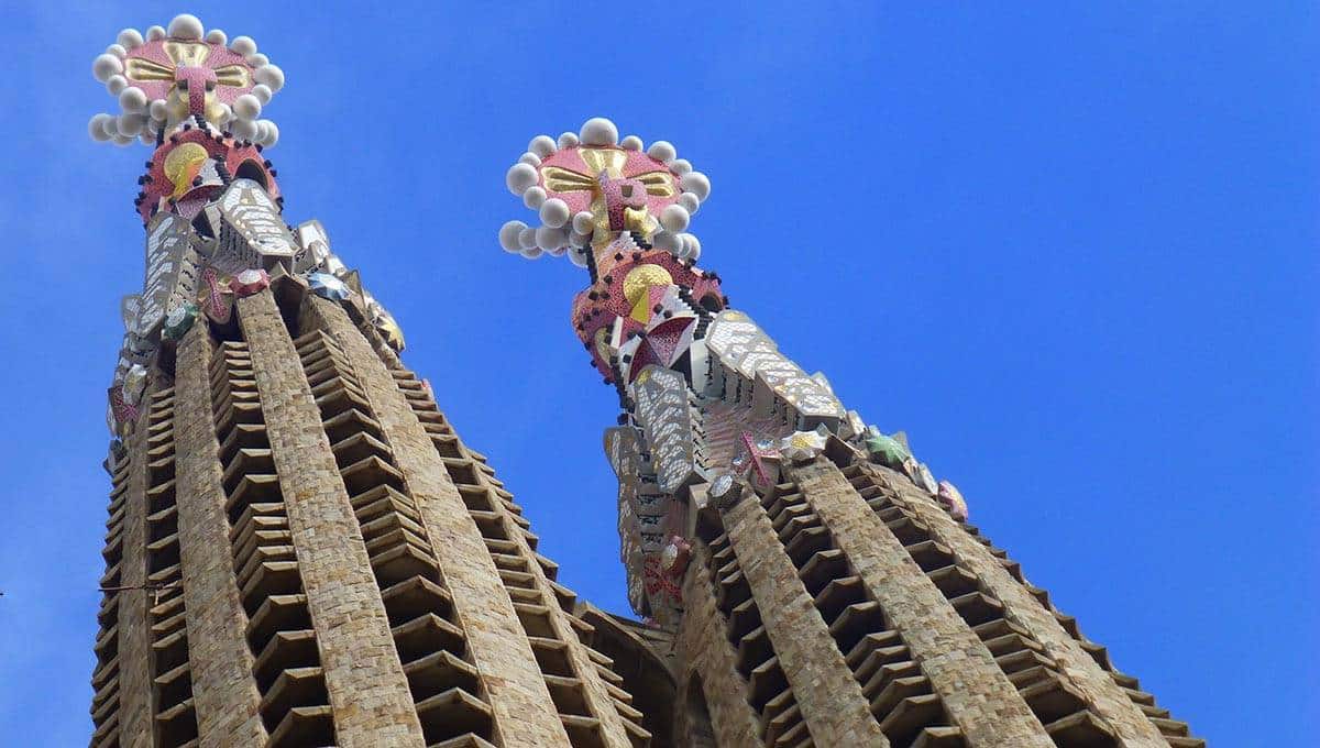 tours et pinacles de la sagrada familia