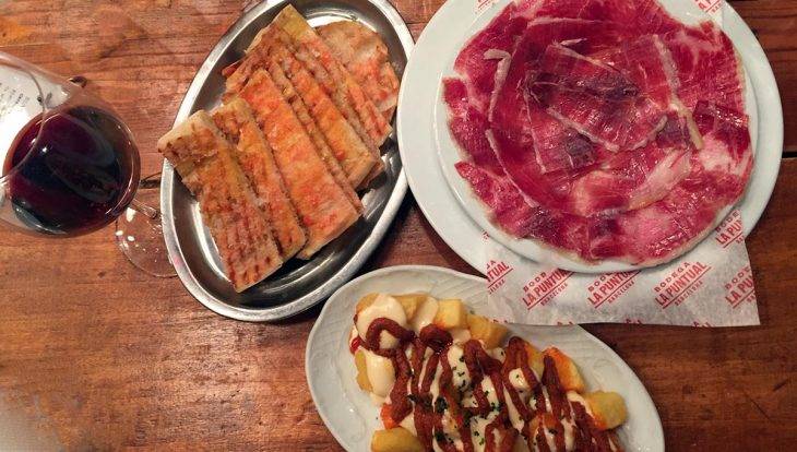 tapas de la Bodega la Puntual: jambon et patatas brava
