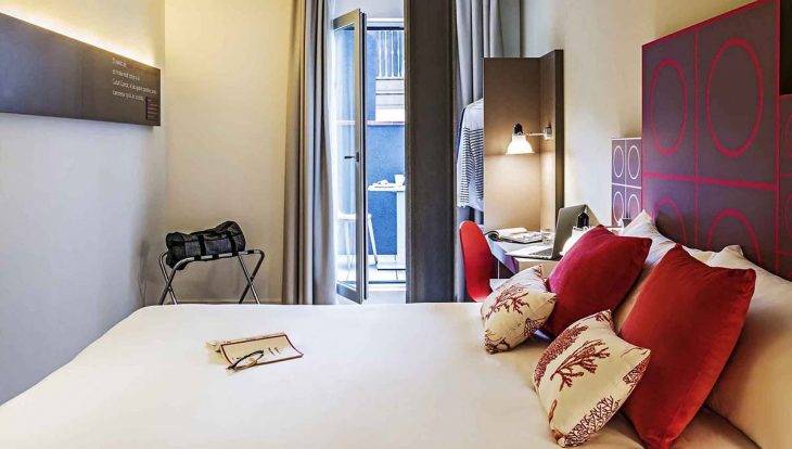 chambre rouge de l'hôtel Ibis style centre