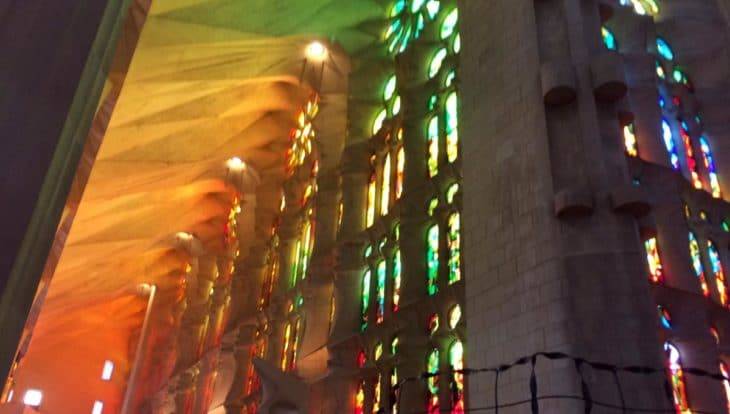 Que faire à Barcelone: admirer vitraux Sagrada Familia