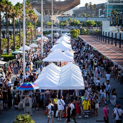 Stands du marché au Port Olímpic, Barcelone